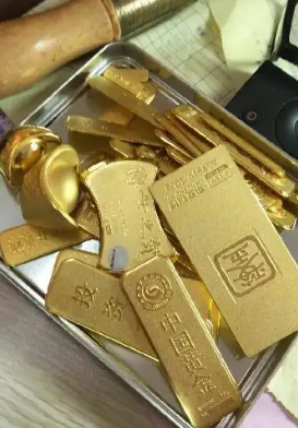 南乐本地铂金黄金项链手链手镯高价回收地址 快速评估 相关图片