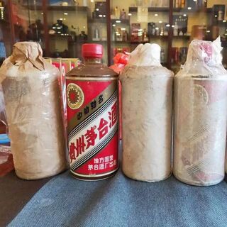 东台本地老酒回收电话 散装茅台酒瓶回收价格咨询 相关图片