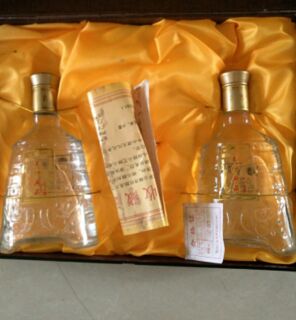 金华附近上门回收老酒 高价回收名酒老酒 相关图片