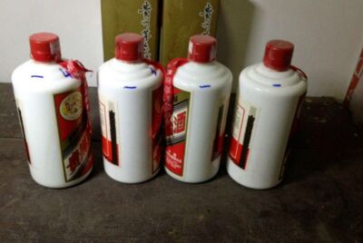 晋城新老茅台酒回收,兔年生肖茅台酒瓶回收价 相关图片