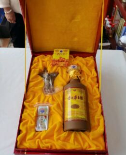张家口康保十五年茅台酒瓶电话-高价回收烟酒礼品 相关图片